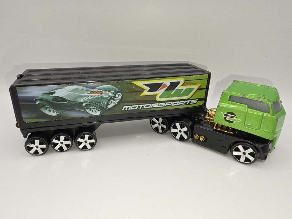 Hot Wheels 2006 Truckin' Transporters Motorsport K0438